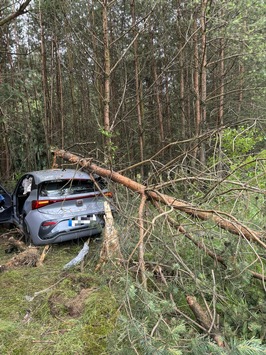 FW Bad Honnef: Schwerer Verkehrsunfall in Anschlussstelle – Rettungshubschrauber im Einsatz