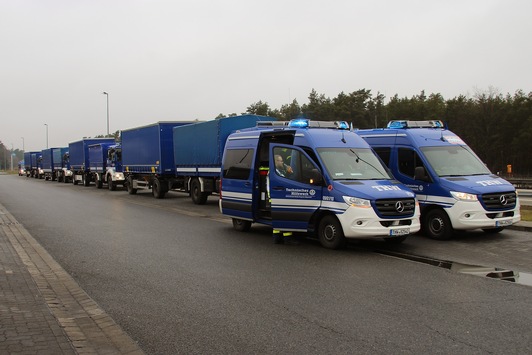 THW LVBEBBST: Schwer auf Achse – THW übt Kolonnenfahrt / Am 16. November 2024 werden zwischen 9 und 16 Uhr viele blaue LKW durch Treptow-Köpenick und die Landkreise Oder-Spree und Dahme-Spreewald rollen.