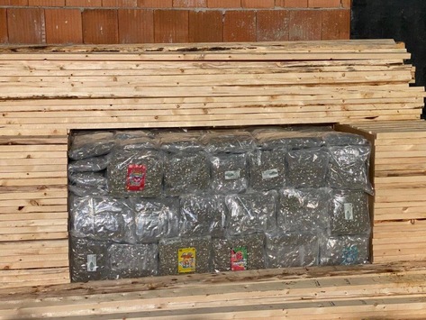 ZOLL-BB: Mehr als eine Tonne Marihuana sichergestellt – Mutmaßliche Bande festgenommen