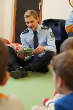 BPOLD S: Bundespolizeidirektion Stuttgart engagiert sich beim Vorlesetag
