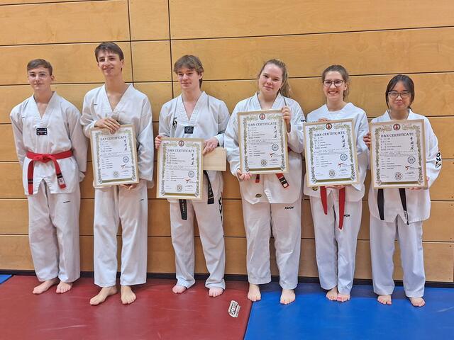 Neue Dan-Träger des NTV im Tae Kwon Do