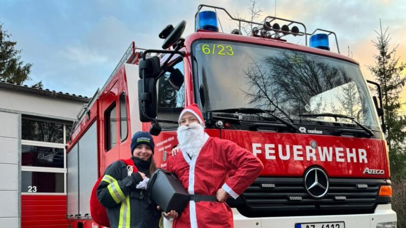 Wie die Wendelsheimer Feuerwehr dem Weihnachtsmann hilft