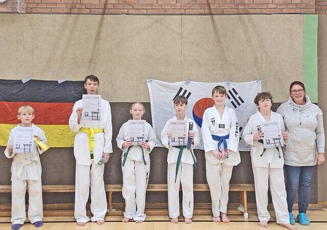 Neue farbige Gürtel beim Tae Kwon Do in Neviges