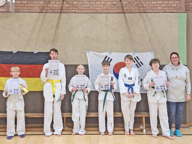 Neue farbige Gürtel beim Tae Kwon Do in Neviges