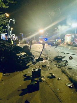 FW-EN: Schwerer Verkehrsunfall mit vier Verletzten in Hattingen