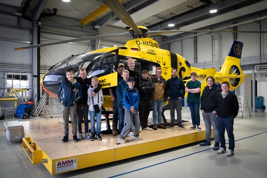 FW-OE: Jugendfeuerwehr Halberbracht besucht Rettungshubschrauber Christoph 25 in Siegen