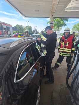 Feuerwehr Kalkar: Einsatz in Appeldorn: Kleinkind im verschlossenen Auto – schnelle Hilfe ohne Schaden