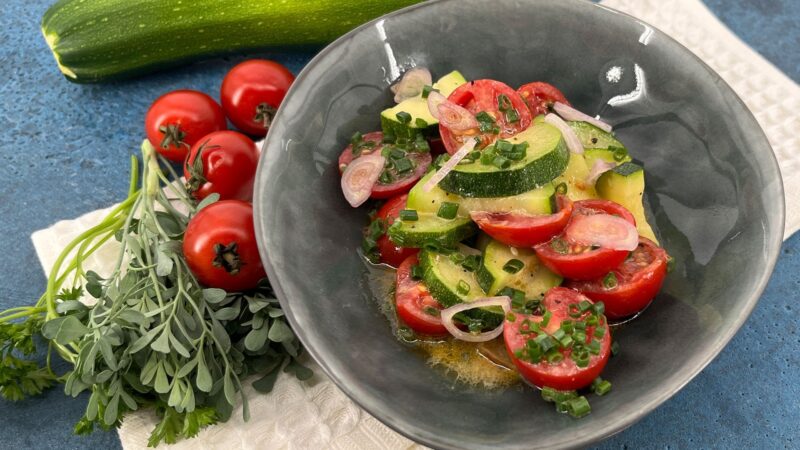 Zucchini-Tomaten-Salat