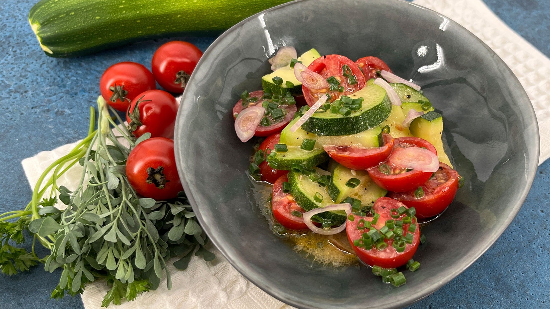 Zucchini-Tomaten-Salat