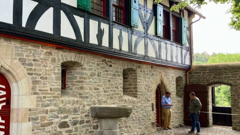 Ab September für Besucher nutzbar: Neue Bibliothek öffnet in altem Pferdestall von Schloss Burg in Solingen