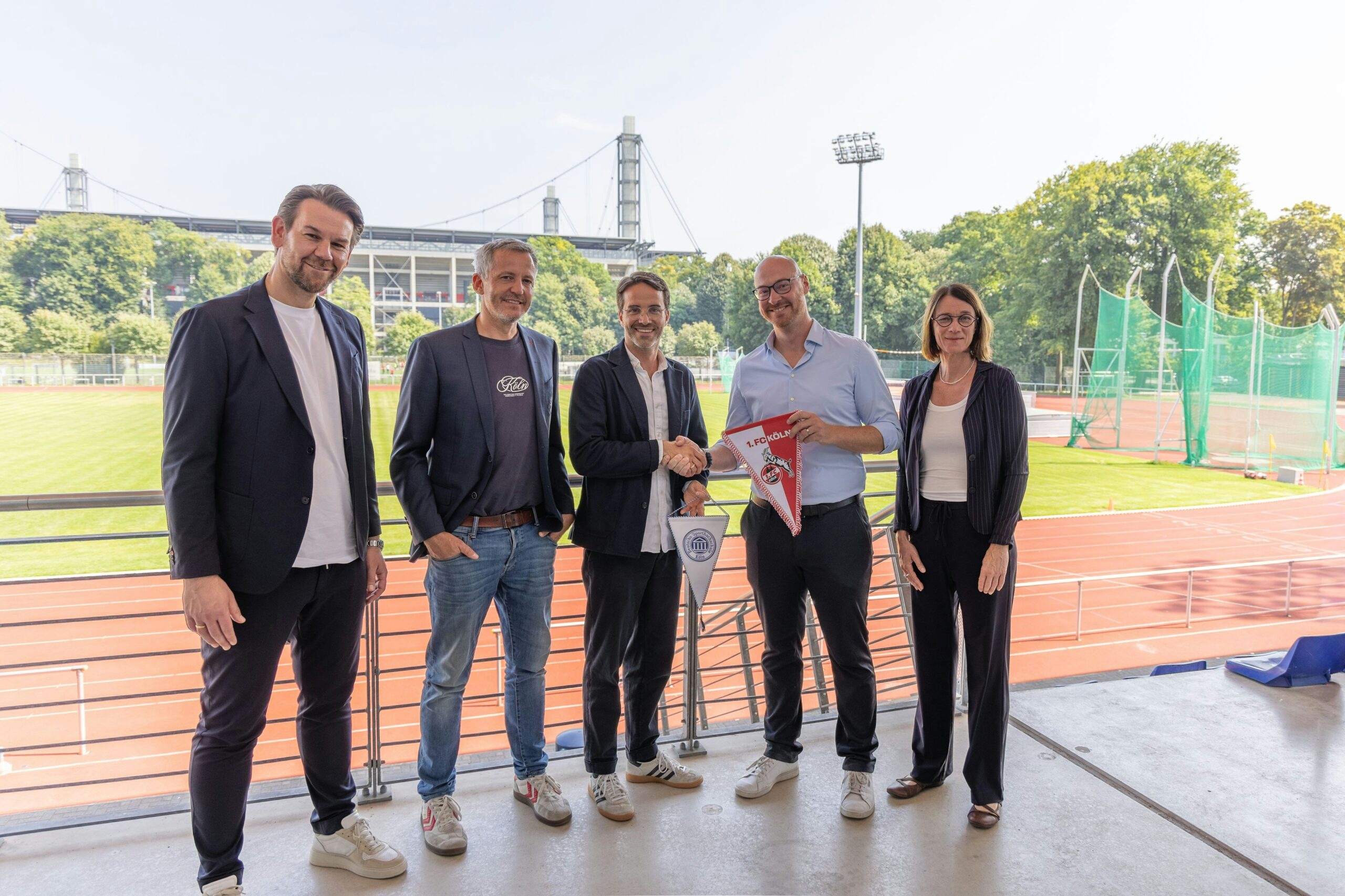 Studierende und FC-Nachwuchs sollen profitieren: Spoho und 1. FC Köln verlängern Kooperation