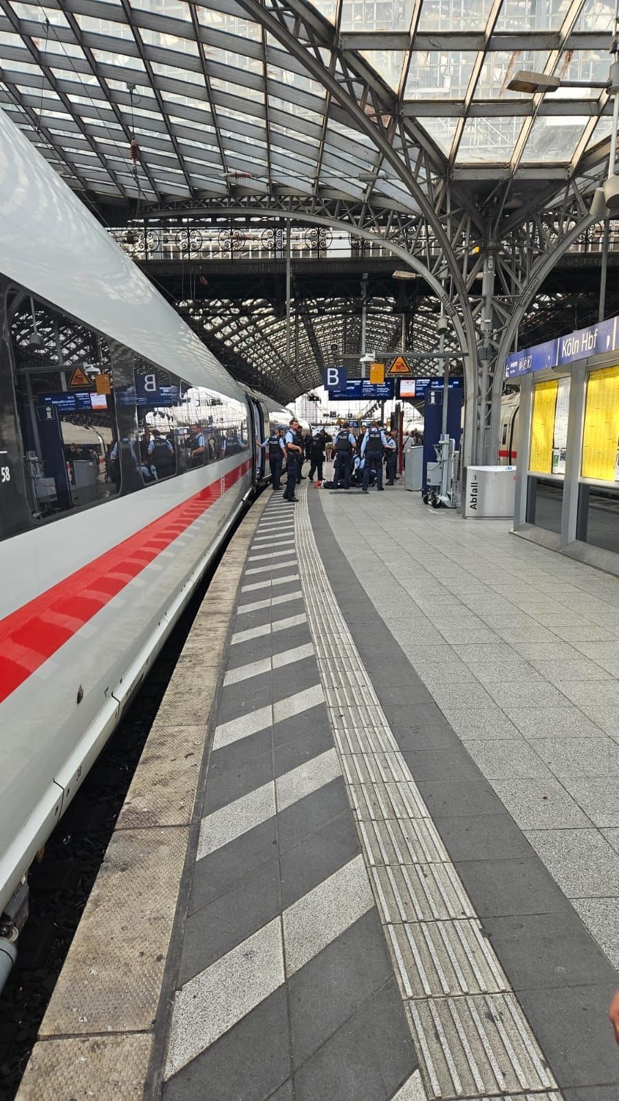 Kölner Hauptbahnhof: Axt unterm Sitz – Polizei nimmt Mann in ICE in Gewahrsam
