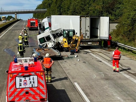 FW VG Asbach: Verkehrsunfall auf der A3 – Lkw und Transporter kollidieren / langer Rückstau am Montagmittag