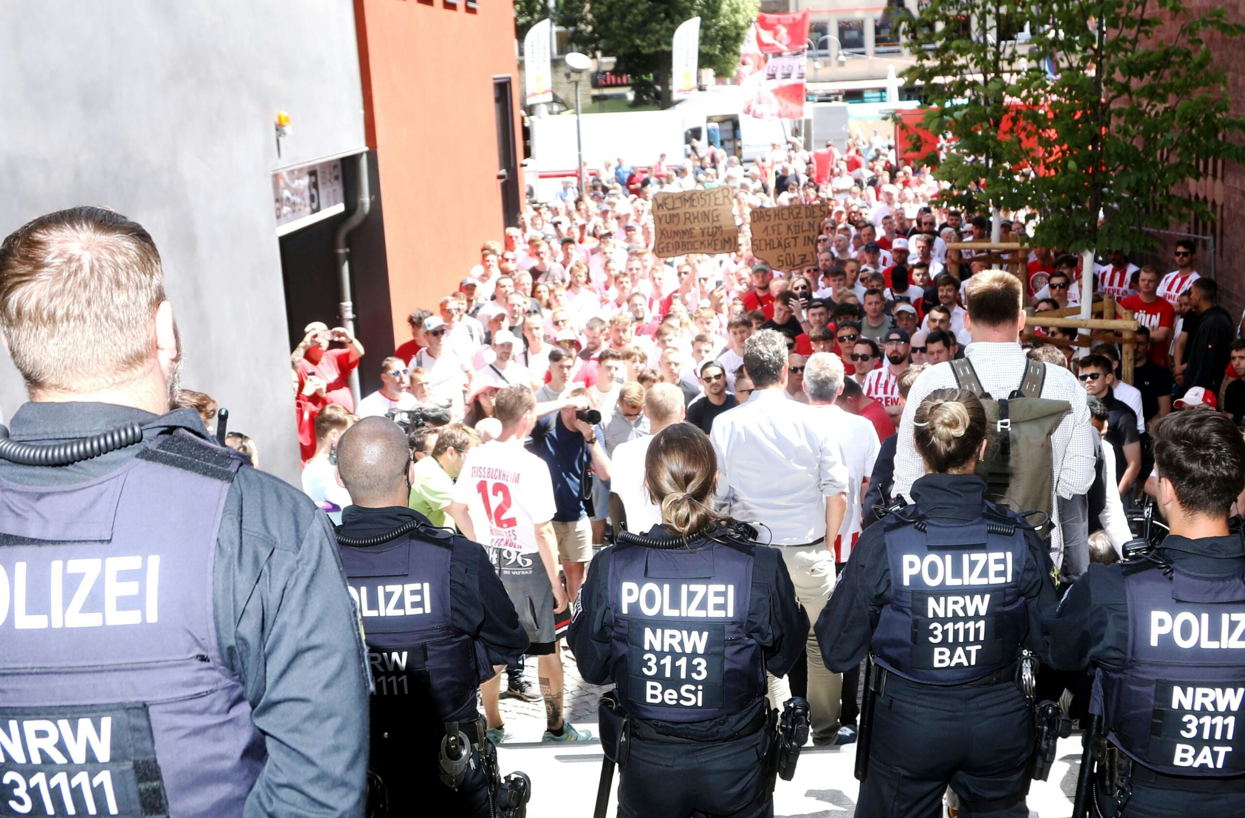 Geißbockheim-Ausbau: 1. FC Köln greift in den Kommunalwahlkampf ein und ruft zur Großdemo auf