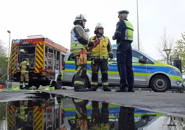Polizei sucht Zeugen nach Brand einer Sitzbank am Bolzplatz