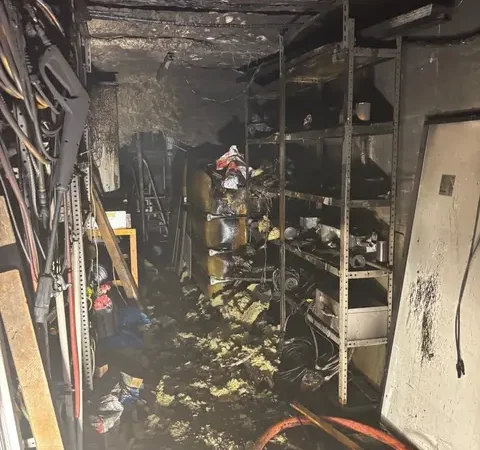 Brand in Einfamilienhaus in Ratingen-Homberg: Feuerwehr im Einsatz