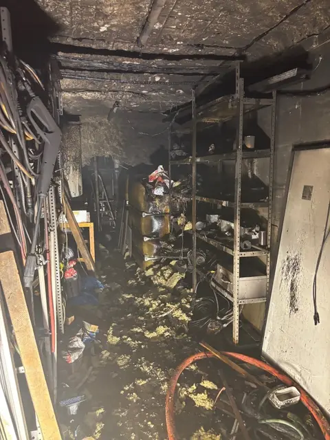 Brand in Einfamilienhaus in Ratingen-Homberg: Feuerwehr im Einsatz