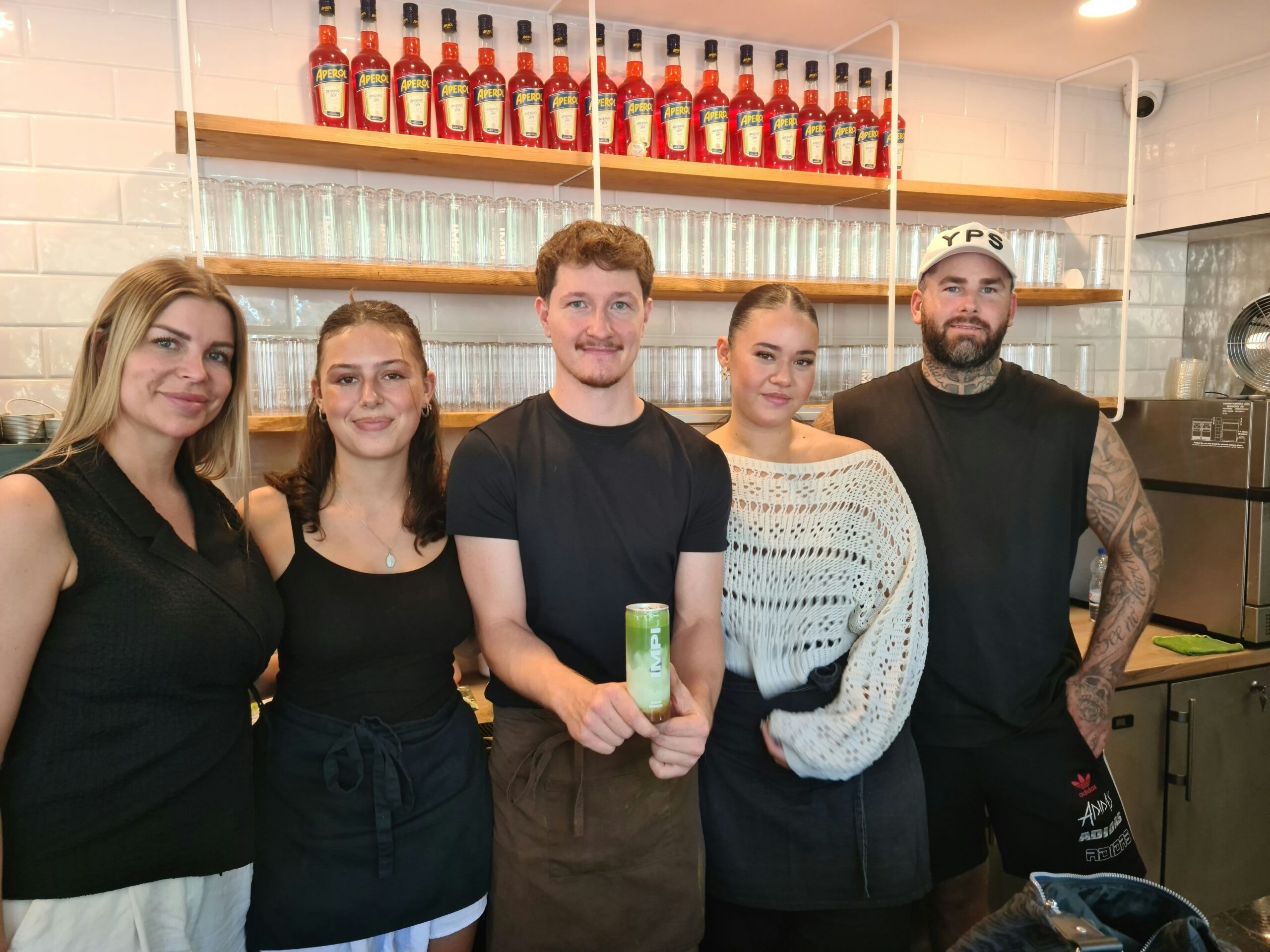 Hotspot dank Kaltgetränk: Das Impi in Köln-Ehrenfeld verkauft Matcha in Dosen