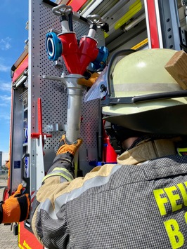 FW Bocholt: Verletzte Person bei Wohnungsbrand