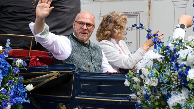 „Stellen die Weichen selbst“: Augsburger Parteienbündnis kritisiert Minister Mehring