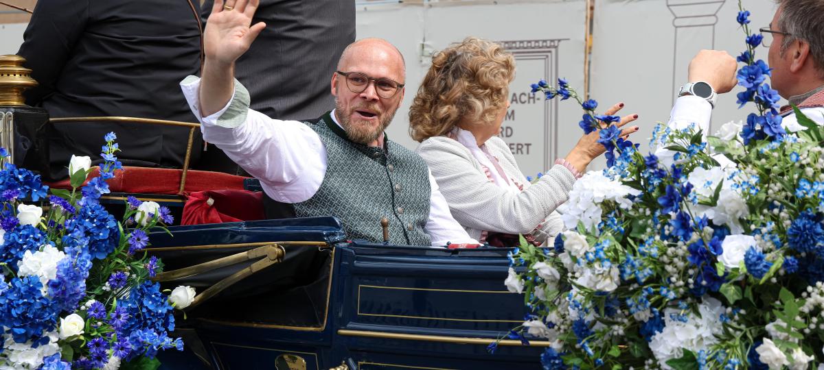 „Stellen die Weichen selbst“: Augsburger Parteienbündnis kritisiert Minister Mehring
