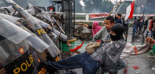 Indonesien: Brandanschläge auf Parlament bei Protesten – Präsident sagt China-Reise ab