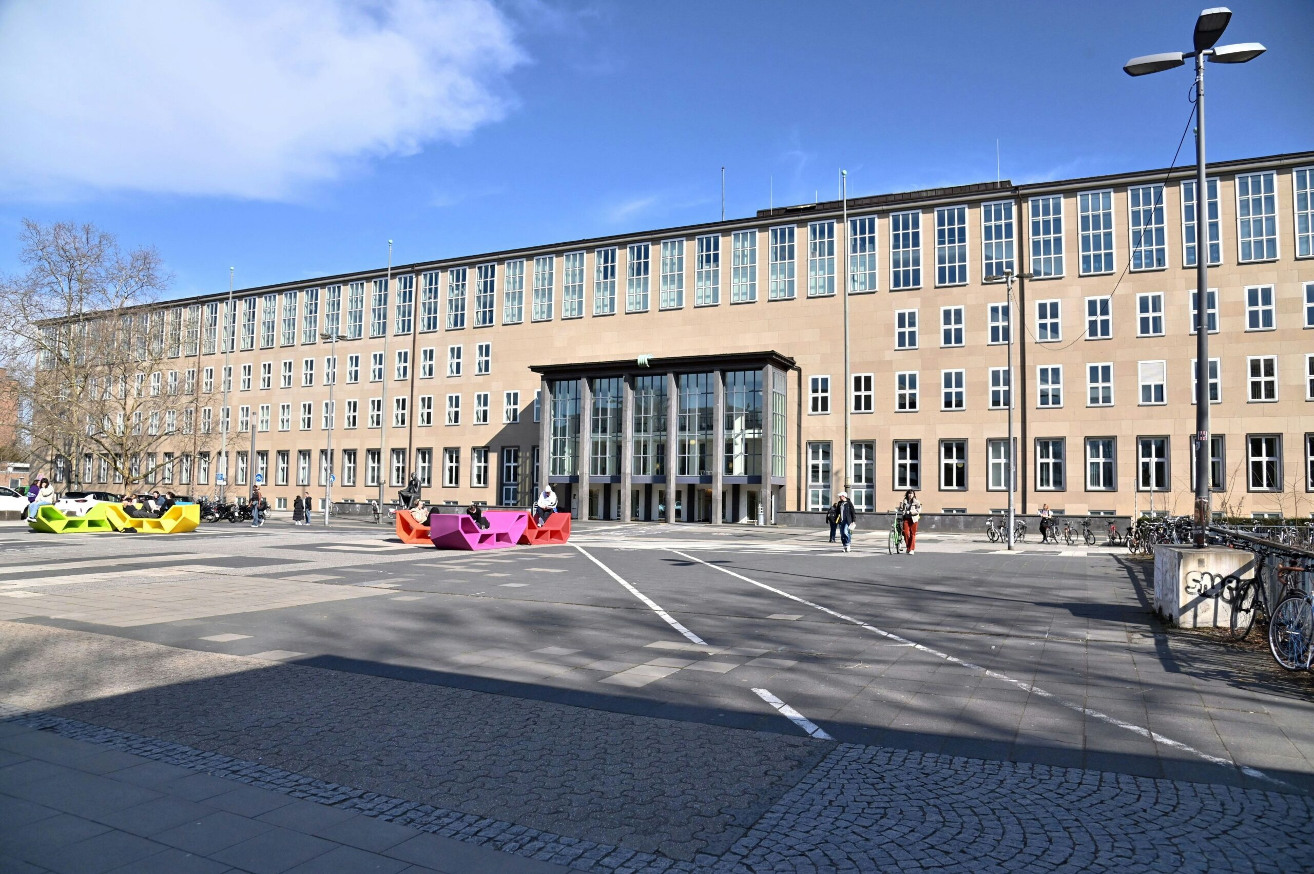 Weiterbildungsmöglichkeit: Universität Köln informiert über Gasthörer- und Seniorenstudium