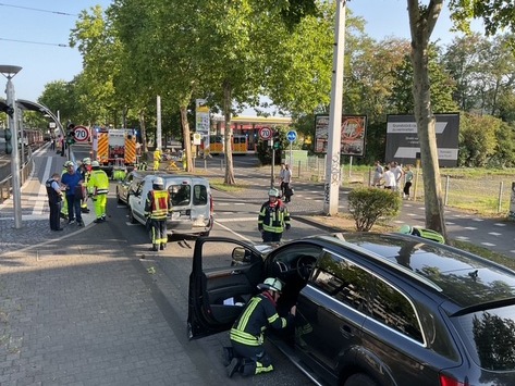 FW-BN: Auffahrunfall mit 3 verletzten Personen