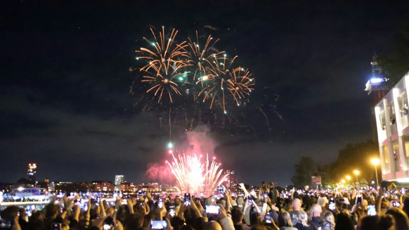 Comeback nach sechs Jahren: Viele Tausende feiern die Rückkehr der Kölner Lichter