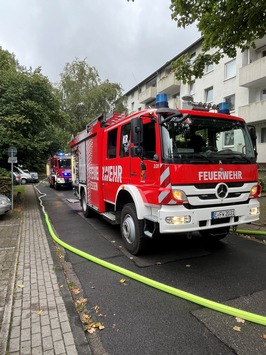 FW-E: Feuer auf dem Balkon eines Mehrfamilienhauses – keine Verletzten