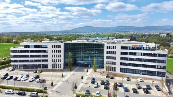 Raiffeisenbank im Hochtaunus gerettet – was Sparer jetzt wissen müssen