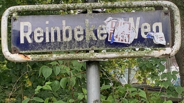 Ärger über Bergedorfs Straßenschilder: Namen kaum noch lesbar