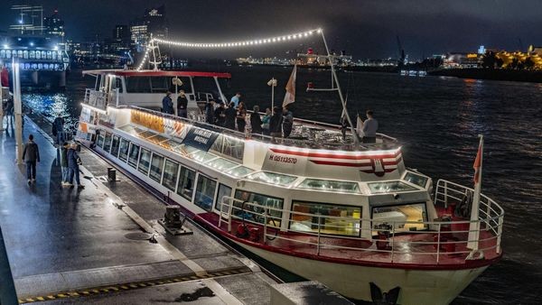 „Hamburg Beer Week“: Mit Fischbrötchen und Bier durch den Hafen