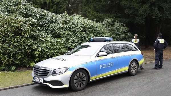 Polizei stellt Tresor auf Friedhof sicher – mit erstaunlichem Inhalt