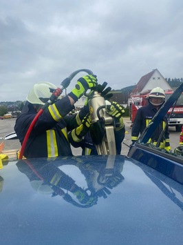 FW-OE: Rescue-Seminar zur Technischen Hilfeleistung – 27 Einsatzkräfte trainieren patientenorientierte Rettung