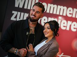 Mike und Leyla überglücklich: Die Heiter-Hochzeit beginnt mit einem Kater und endet im Regen