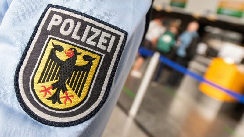 Internationaler Haftbefehl: Bundespolizei nimmt mutmaßliche Geldwäscherin am Flughafen Köln/Bonn fest