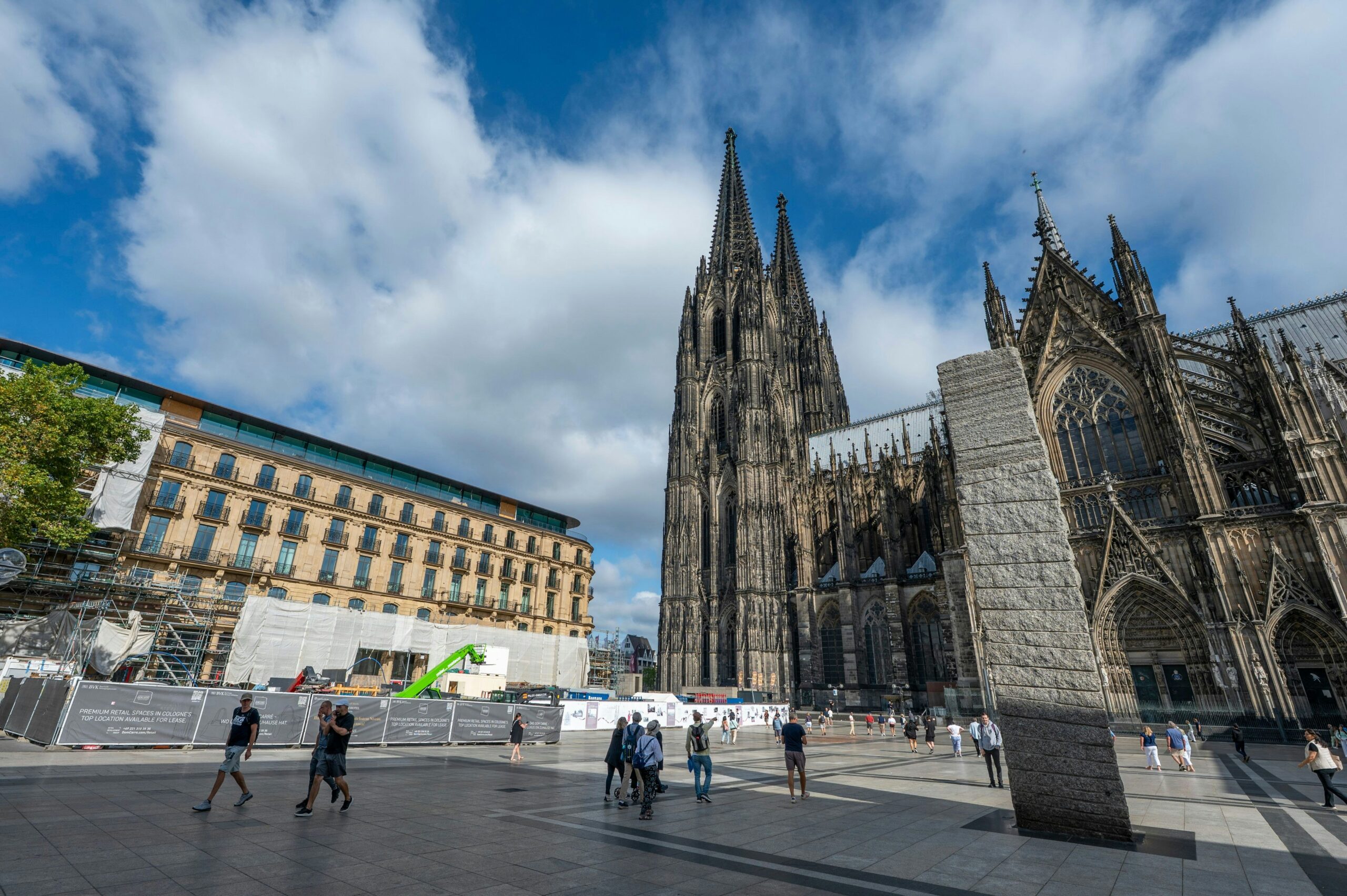 Dauer-Baustelle am Welterbe: Kölner Dom-Hotel eröffnet doch nicht dieses Jahr