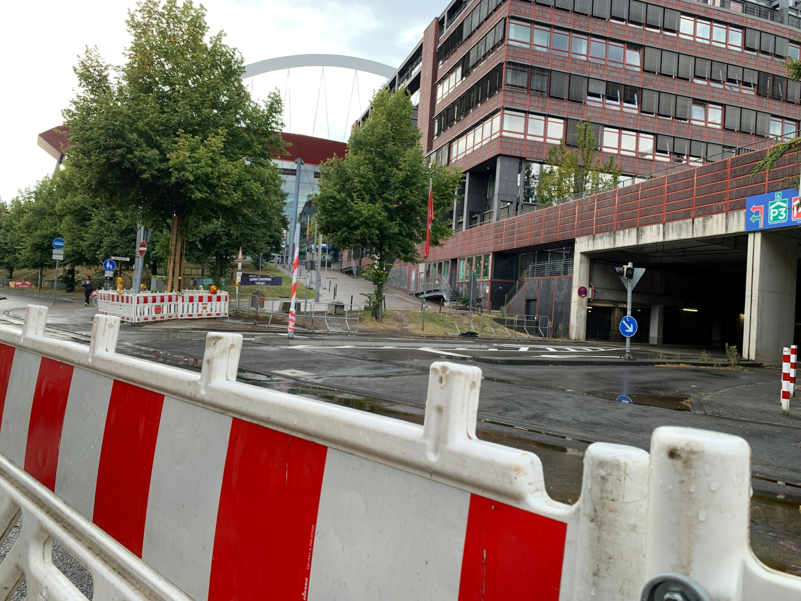 Stauchaos: An der Lanxess-Arena ist der Abfluss verstopft