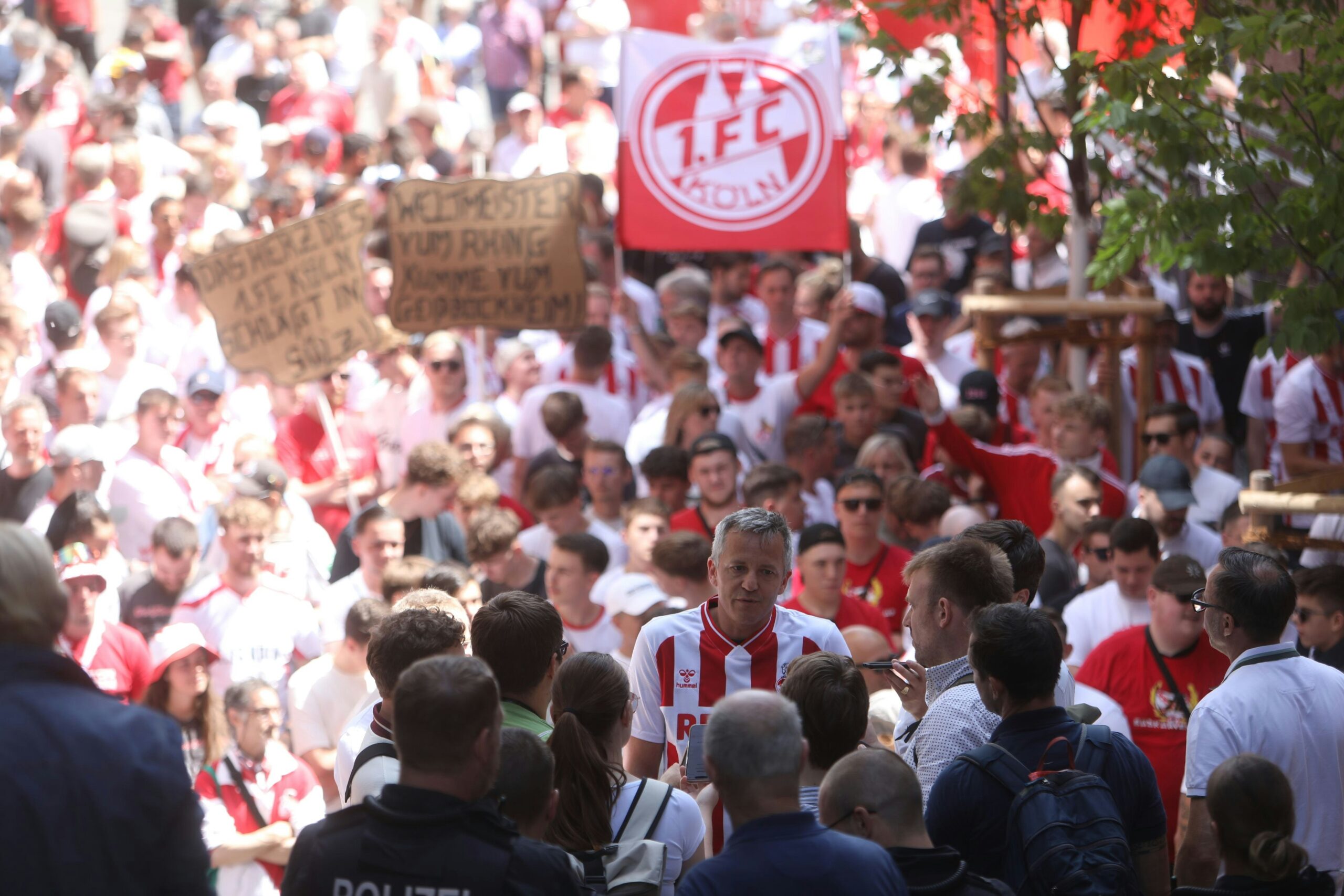 Vor dem Heimspiel am Sonntag: 1. FC Köln veranstaltet Großdemo für den Ausbau des Geißbockheims