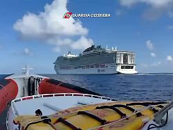 LNG-Antrieb streikt vor Italien: Havariertes Kreuzfahrtschiff schleppt sich in den Hafen von Neapel