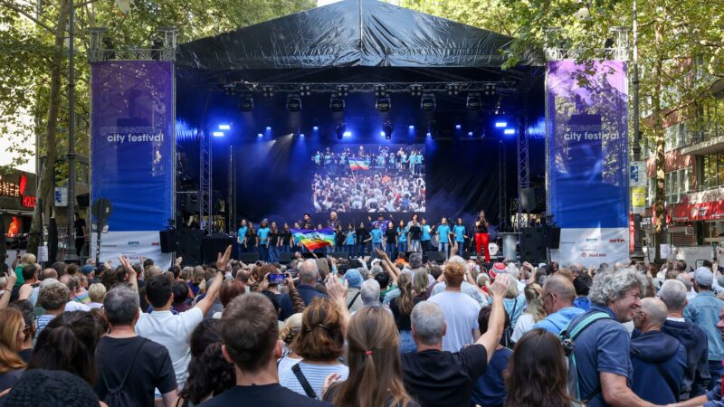 Fußball gegen KI und Live-Acts: So lief das City-Festival auf den Kölner Ringen