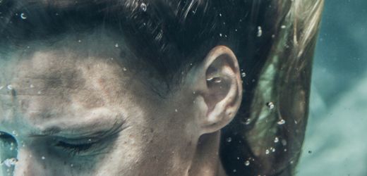 Schwimmbad-Otitis: Wenn das Ohr nach dem Baden heftig schmerzt