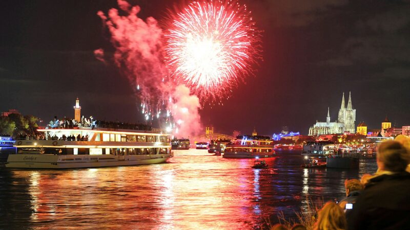 Demos, Fußball, Feuerwerk: Turbulentes Wochenende in Köln – Sperrungen wegen Kölner Lichtern