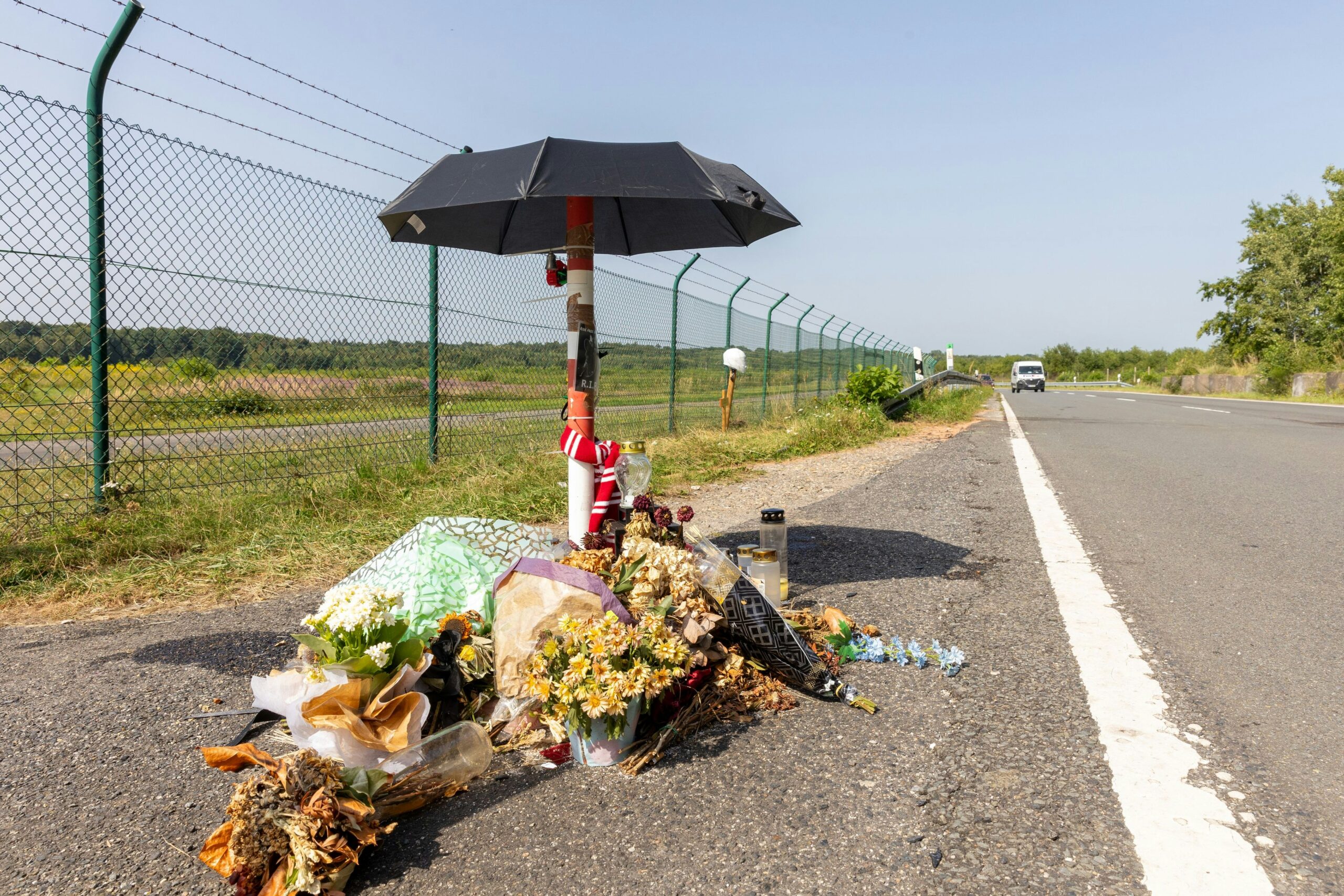 Nach tödlichem Unfall: Was die Motorradszene an den Flughafen Köln/Bonn lockt