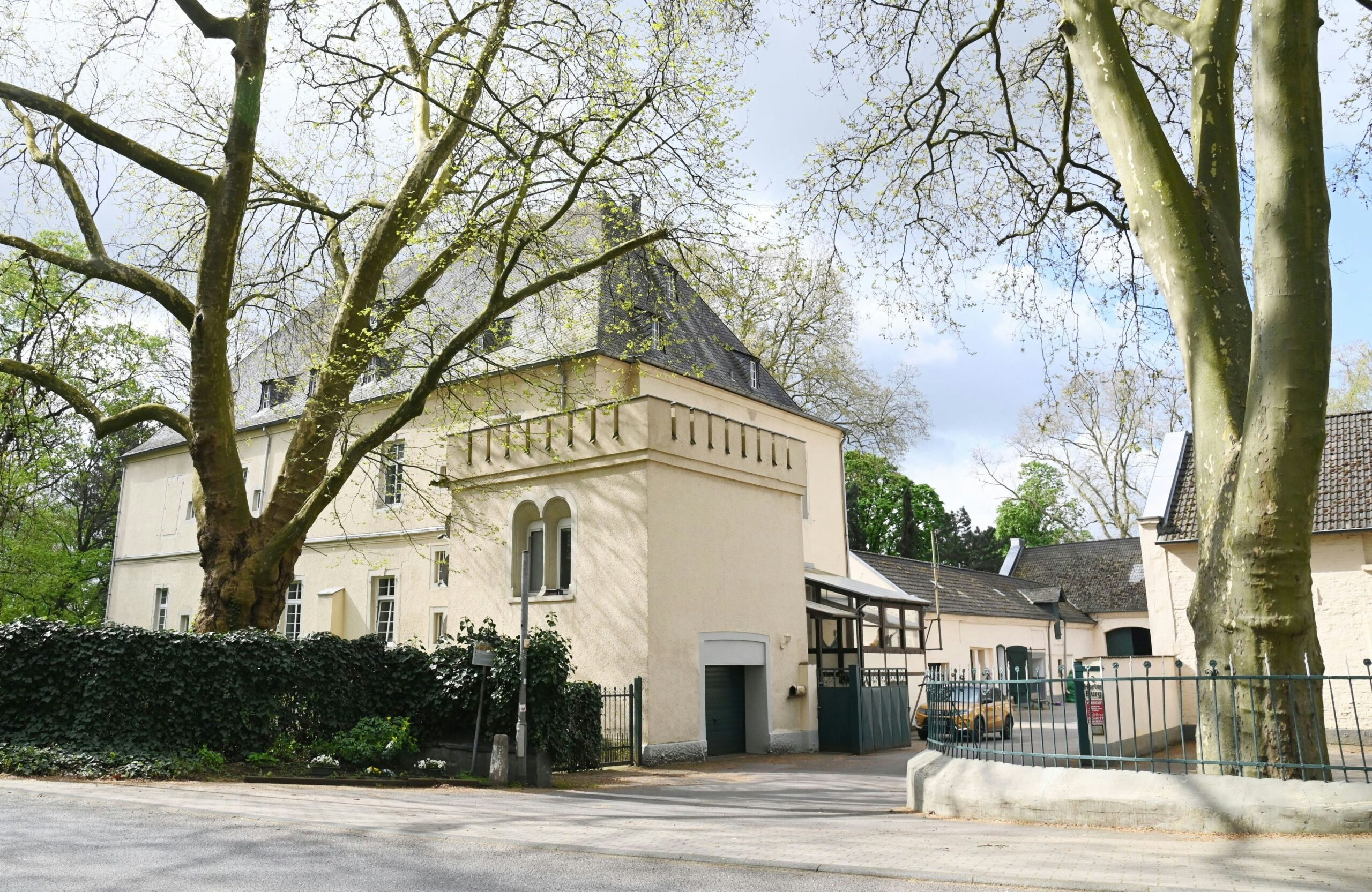 Burgfest in Köln: Buchheim feiert 1.000 Jahre Haus Herl