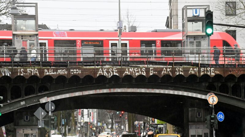 Vollsperrungen geplant: Stadt Köln muss 95 Millionen Euro für zwei neue Bahnbrücken vorstrecken