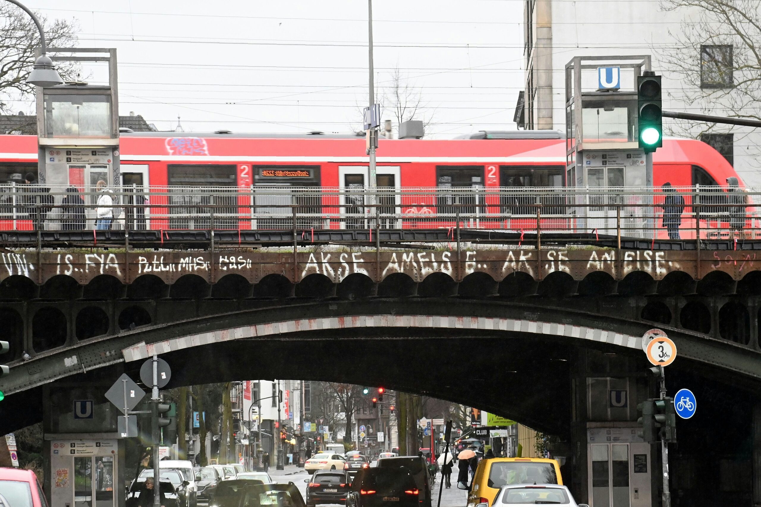Vollsperrungen geplant: Stadt Köln muss 95 Millionen Euro für zwei neue Bahnbrücken vorstrecken