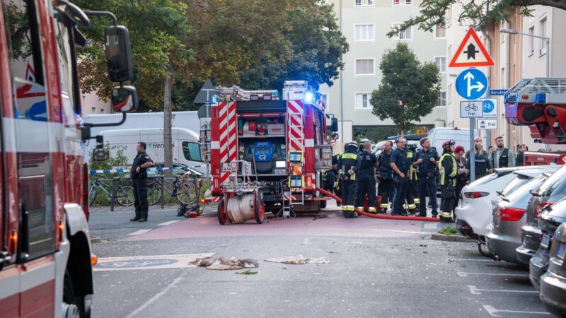Feuerwehr-Großeinsatz in der Nürnberger Südstadt: Vermeintliche Explosion in Wohngebäude