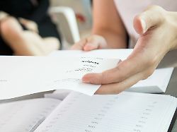 Frage aus dem Arbeitsrecht: Kündigung: Wann der Arbeitgeber im Urlaub Kontakt aufnehmen muss